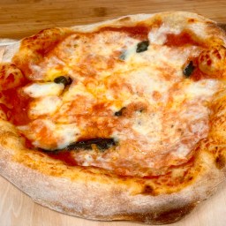 PIZZA NAPOLITANA.  La auténtica, hecha en casa